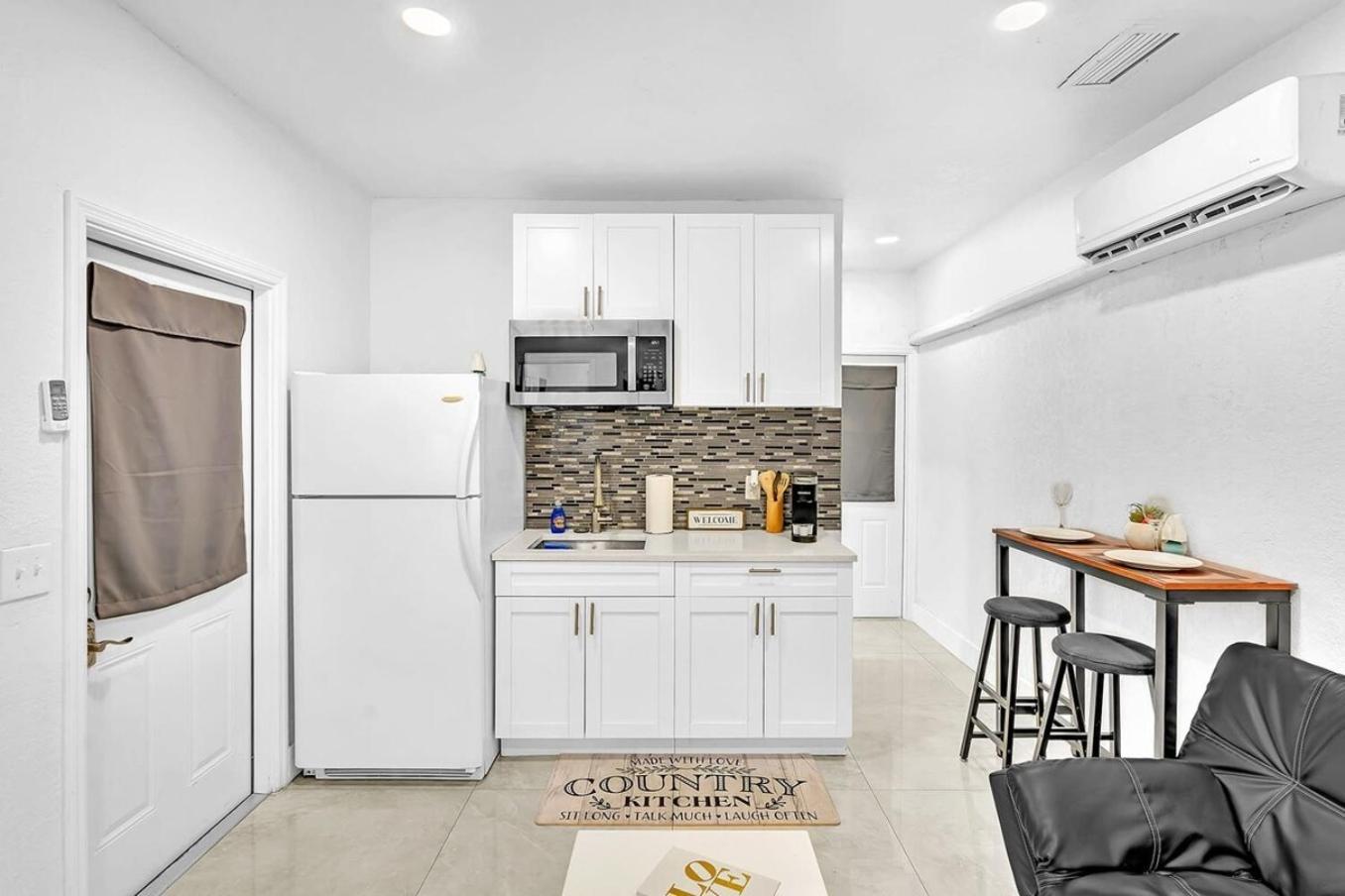 Boutique One Bdrm Close To Aventura Mall & Beach Халландейл-Бич Экстерьер фото