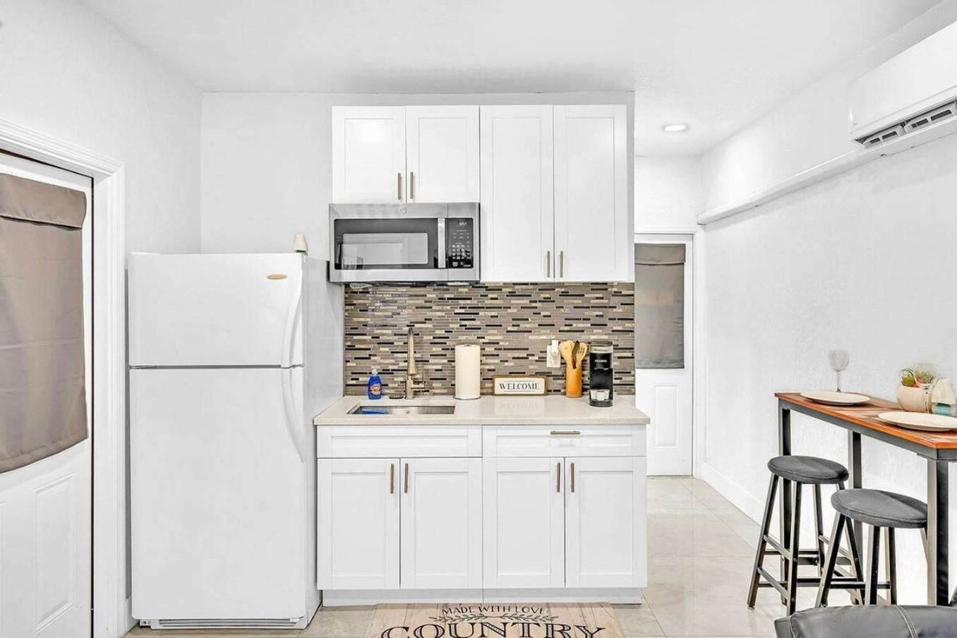 Boutique One Bdrm Close To Aventura Mall & Beach Халландейл-Бич Экстерьер фото