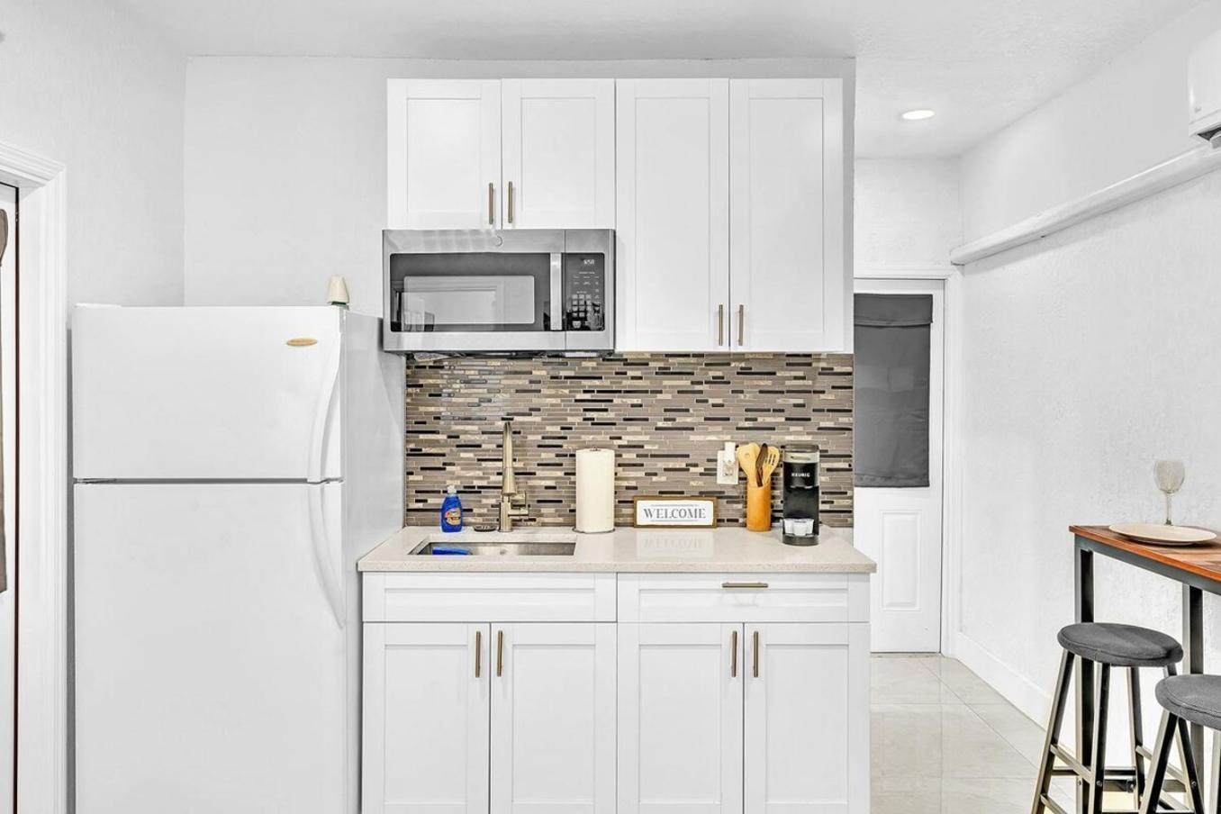 Boutique One Bdrm Close To Aventura Mall & Beach Халландейл-Бич Экстерьер фото